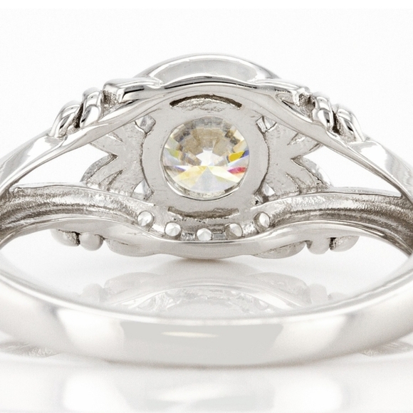 Sparkling Strontium Titanate Ring in Sterling Silver Sz 8 - Picture 3 of 7